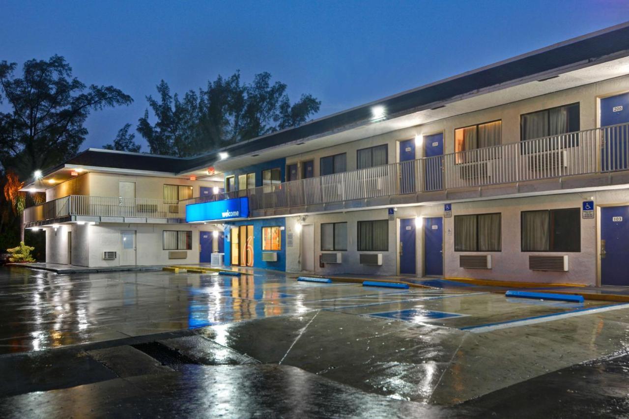 Motel 6 Dania Beach Exterior photo